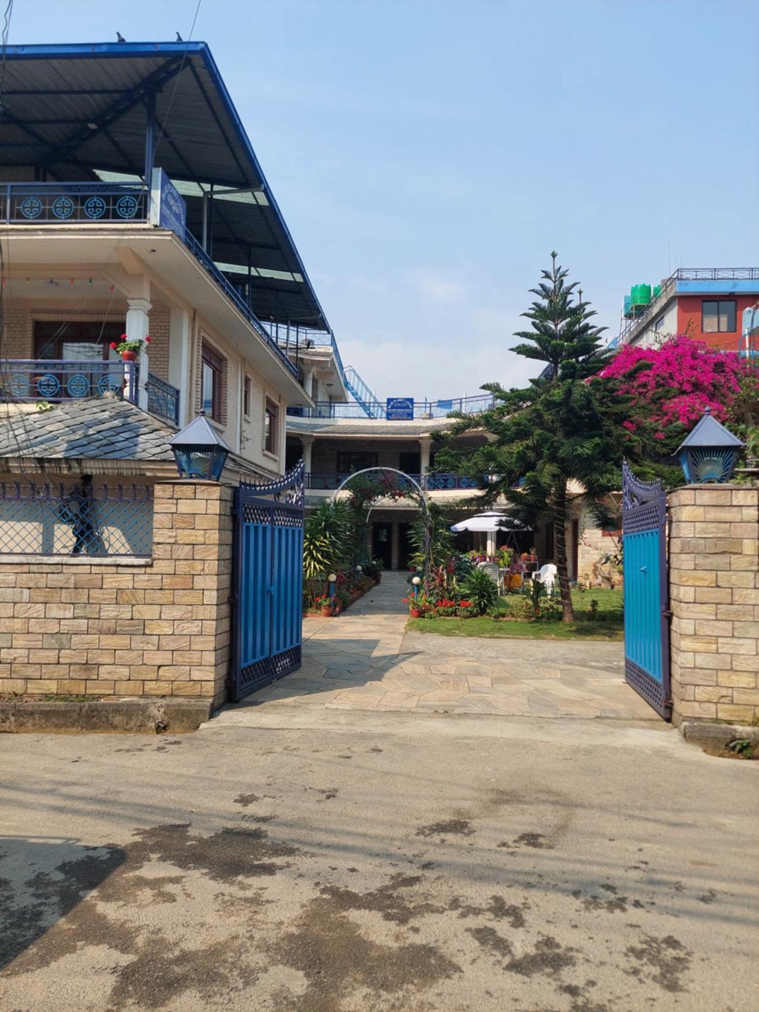 Blue Planet Lodge & Restaurant Pokhara Exterior foto